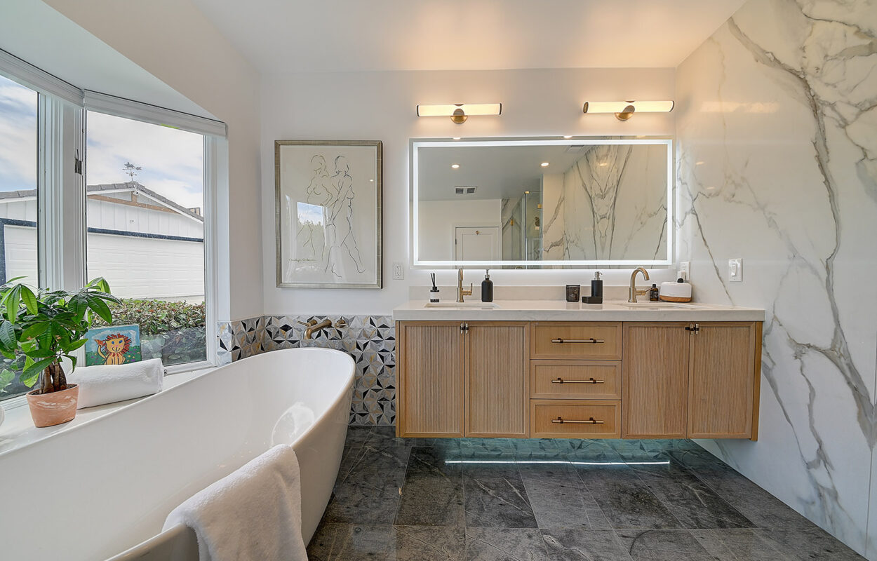 Luxury Bathroom with View